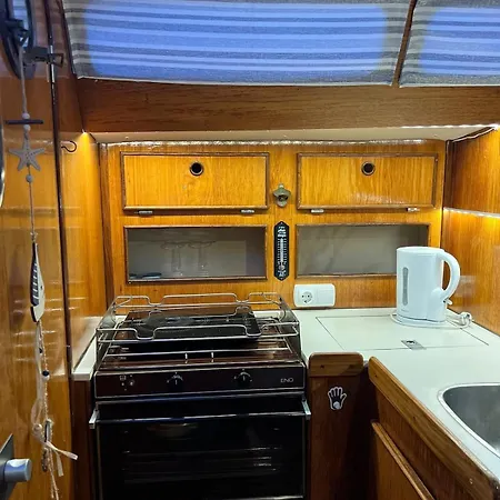 Unique Experience In Sailboat! In The 4 Seasons!! B Shi Botel