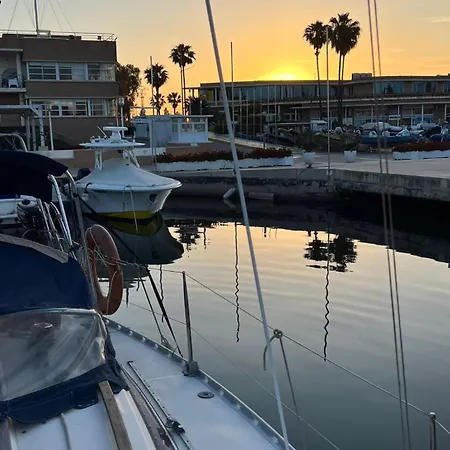 Botel Unique Experience In Sailboat! In The 4 Seasons!! B Shi