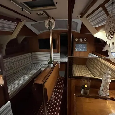 Unique Experience In Sailboat! In The 4 Seasons!! B Shi Botel *