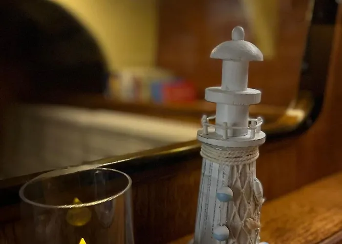 Πλωτό κατάλυμα Unique Experience In Sailboat! In The 4 Seasons!! B Shi