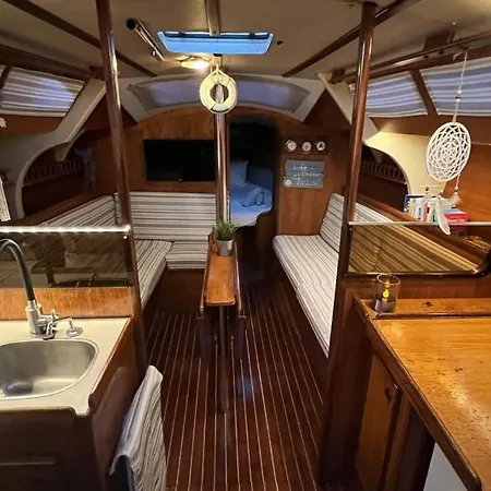 Unique Experience In Sailboat! In The 4 Seasons!! B Shi Botel